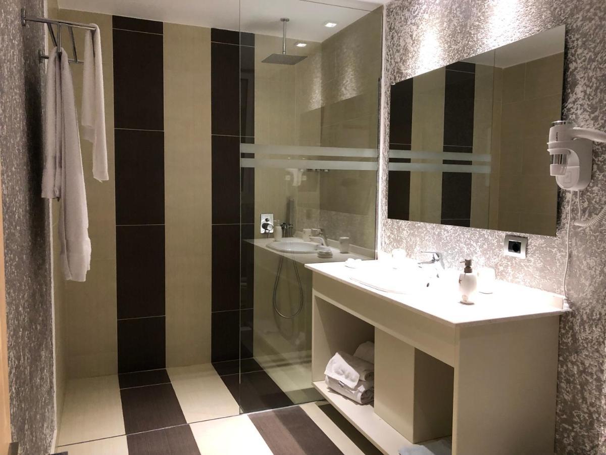Nemesis Hotel Саранда Экстерьер фото